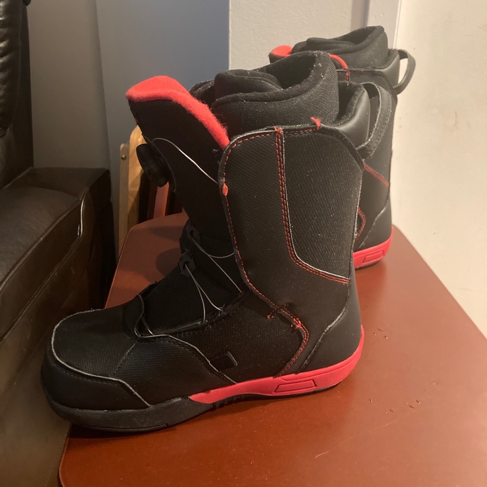 K2 Vandal BOA Snowboard Boot size 5 Men's Black Red